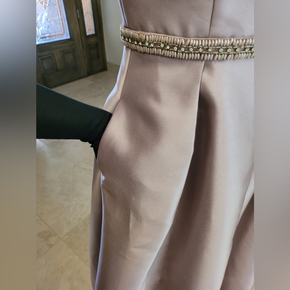 Great condition!! Gorgeous Nicole Miller Long Formal Gown Dress - Picture 8 of 9
